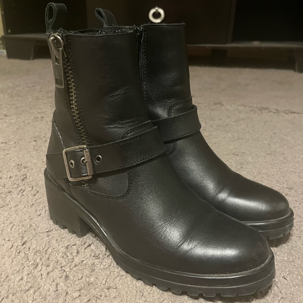 Steve Madden Garland Bootie Size 7.5